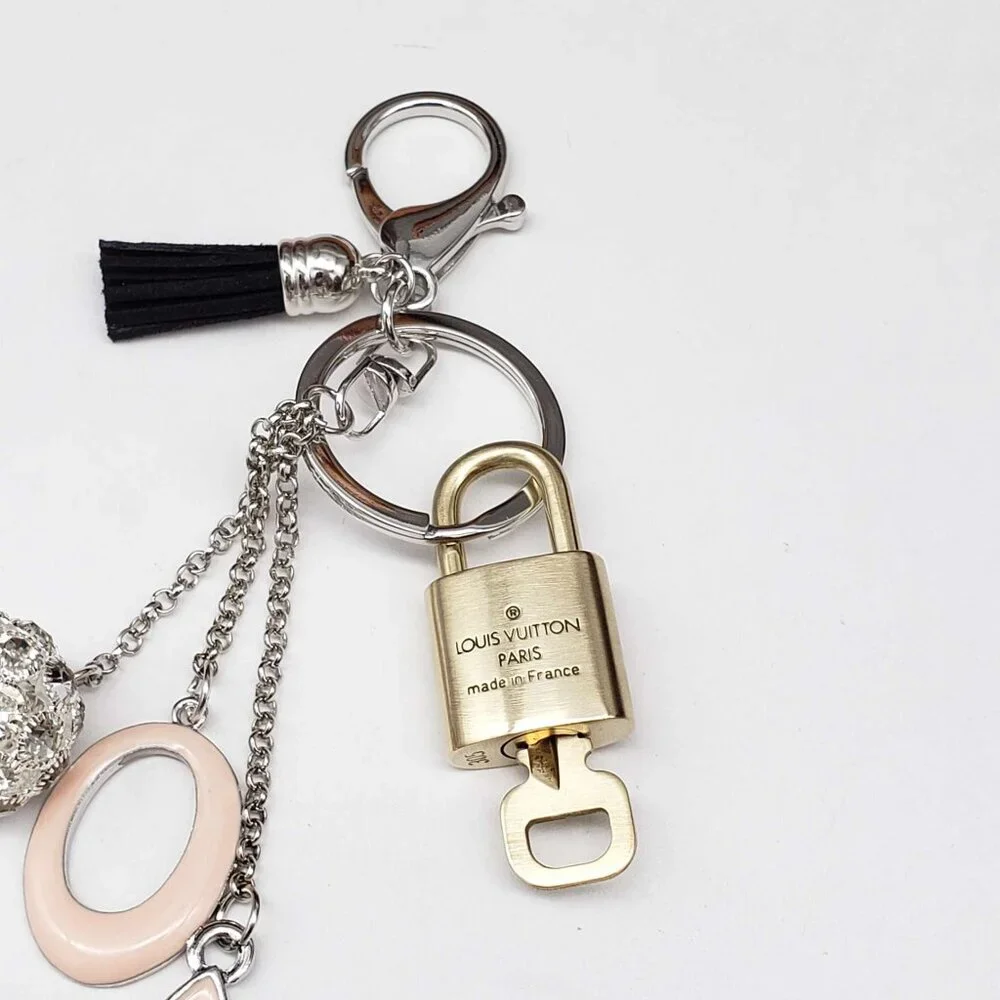 Louis Vuitton Authentic Gold Lock 🔒 Unbranded Flower Keychain Charm for Bags